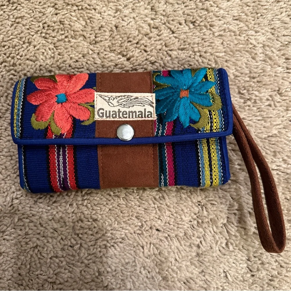 Guatemala Tropical Embroidered Wallet Wristlet - Picture 2 of 8